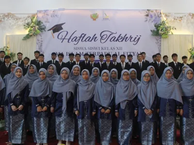 Haflah Takhrij SMAIT Al Fityah Pekanbaru Angkatan XII Berlangsung Khidmat dan Penuh Haru