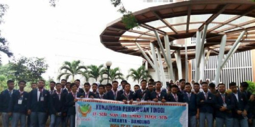 Motivasi Siswa, SMAIT Alfityah Pekanbaru Sambangi Perguruan Tinggi Ternama di Pulau Jawa