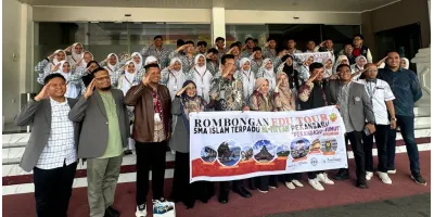 SAMBUTAN MERIAH DAN PENAMPILAN SPEKTAKULER WARNAI EDU TOUR SMA IT AL FITYAH PEKANBARU KE FAKULTAS HUKUM UMSU