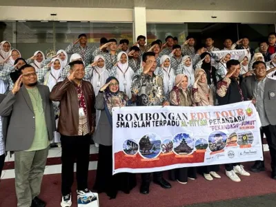 SAMBUTAN MERIAH DAN PENAMPILAN SPEKTAKULER WARNAI EDU TOUR SMA IT AL FITYAH PEKANBARU KE FAKULTAS HUKUM UMSU