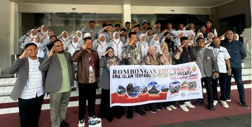 SAMBUTAN MERIAH DAN PENAMPILAN SPEKTAKULER WARNAI EDU TOUR SMA IT AL FITYAH PEKANBARU KE FAKULTAS HUKUM UMSU