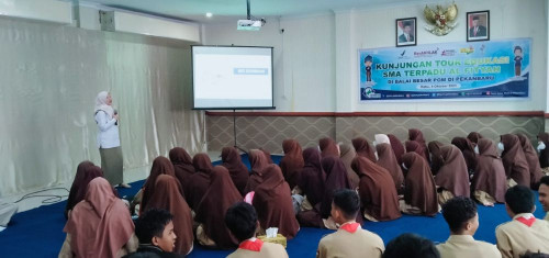 Kunjungan Tour Edukasi SMA Islam Terpadu Al-Fityah di Balai Besar POM di Pekanbaru